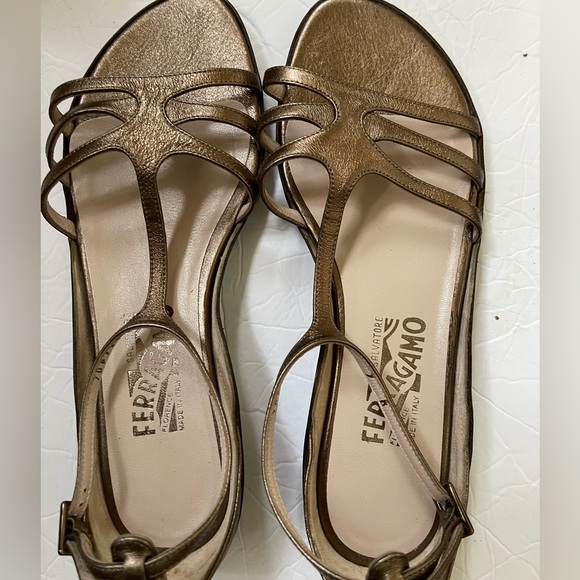 Salvatore Ferragamo Shoes - Salvatore Ferragamo Leather Classic Flat Sandals 7M Light Bronzy Gold Near New